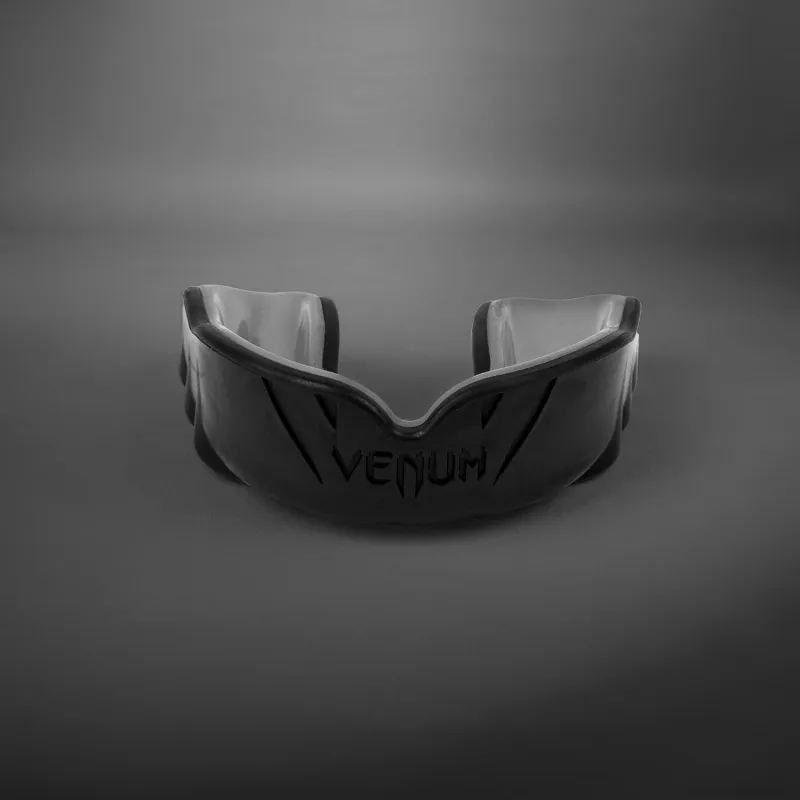 Venum Challenger Mouthguard - Black