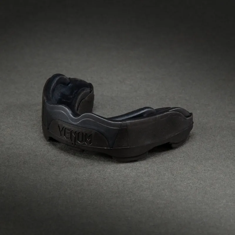 Venum Predator Mouthguard – Black/Black/Red - Image 2