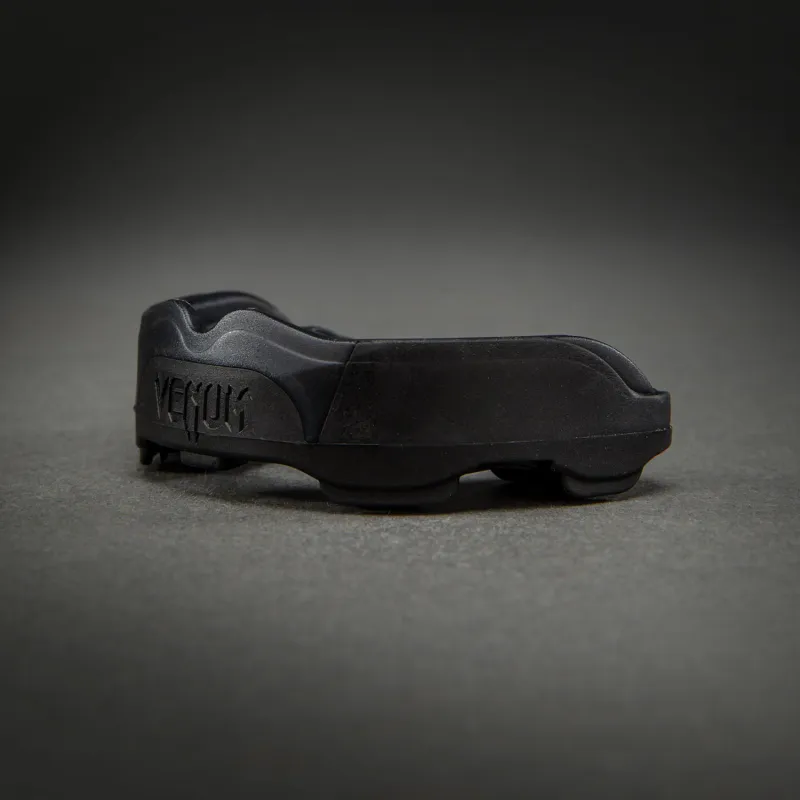 Venum Predator Mouthguard – Black/Black/Red - Image 4
