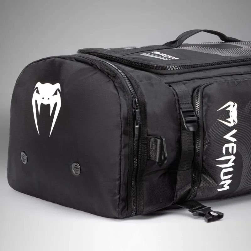 Venum Shockwave Convertible Sports Bag (48L) - Black - Image 5